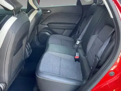Usado Renault Captur Zen 140 CV (102 kW) 2022 Rojo SUV