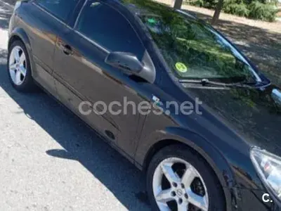 Usado Opel Astra GTC Sport 100 CV (73 kW) 2007 Negro Berlina