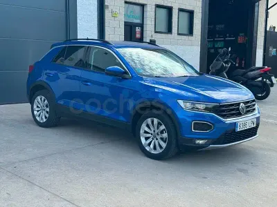 Usado VW T-Roc Advance 115 CV (84 kW) 2021 Azul SUV