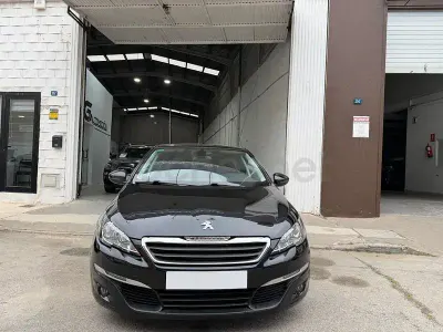 Usado Peugeot 308 Access 100 CV (73 kW) 2017 Negro Berlina