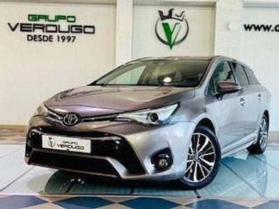 Usado Toyota Avensis Executive 143 CV (105 kW) 2015 Beige Berlina