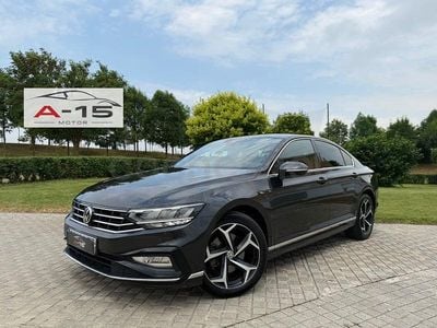 Usado VW Passat R-line 150 CV (110 kW) 2022 Gris / plata Familiar