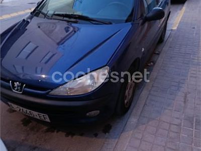 Usado Peugeot 206 75 CV (55 kW) 1999 Azul Berlina