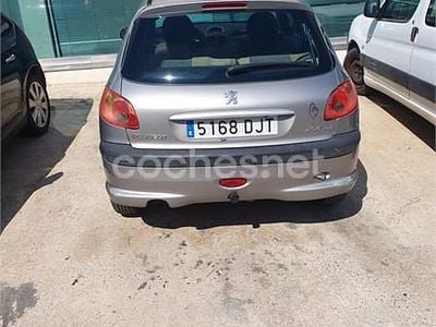 Usado Peugeot 206 70 CV (51 kW) 2005 Gris / plata Berlina