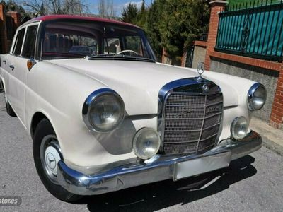Usado Mercedes 200 54 CV (39 kW) 1972 Blanco Berlina