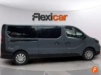 Usado Nissan Primastar N-Connecta 150 CV (110 kW) 2024 Gris Monovolumen