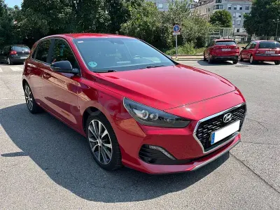 Usado Hyundai i30 116 CV (85 kW) 2019 Granate Berlina