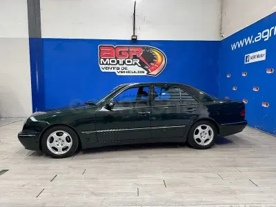 Usado Mercedes E320 Avantgarde 197 CV (144 kW) 2000 Verde Berlina