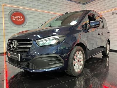 Azulazul cavansita Usado 2024 Mercedes 180 Berlina | 30.900 € (Un poco caro)