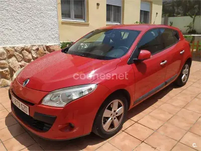 Usado Renault Mégane III Dynamique 130 CV (95 kW) 2010 Rojo Berlina
