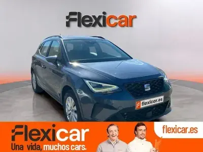 Usado Seat Arona Xperience 110 CV (80 kW) 2022 Gris SUV