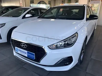 Usado Hyundai i30 GO! 120 CV (88 kW) 2018 Blanco Berlina