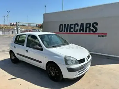 Usado Renault Clio II 70 CV (51 kW) 2005 Blanco Berlina