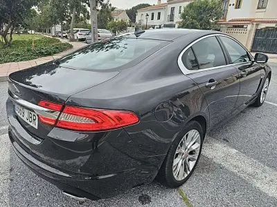 Usado Jaguar XF Luxury 241 CV (177 kW) 2015 Negro Berlina