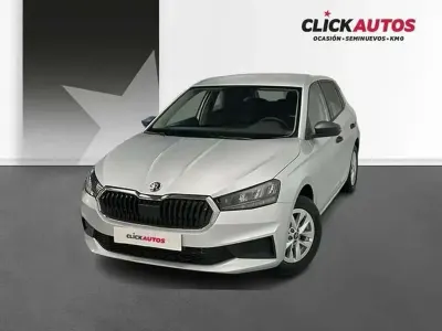 Usado Skoda Fabia Essence 95 CV (69 kW) 2025 Plateado Utilitario