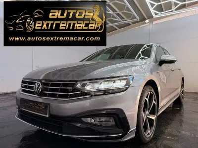 Usado VW Passat R-line 150 CV (110 kW) 2022 Gris / plata Familiar