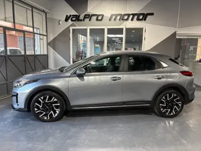Usado Kia XCeed 100 CV (73 kW) 2024 Gris / plata SUV