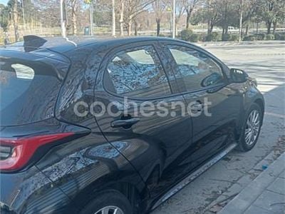 Usado Toyota Yaris Hybrid Active 116 CV (85 kW) 2023 Negro Berlina