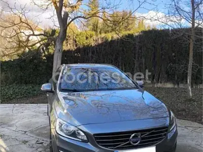 Usado Volvo V60 Momentum 120 CV (88 kW) 2018 Gris / plata Familiar