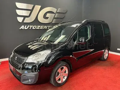Usado Peugeot Partner Tepee Style 120 CV (88 kW) 2016 Negro Monovolumen