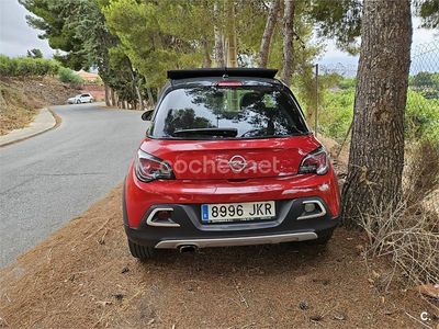 Usado Opel Adam Rocks 115 CV (84 kW) 2015 Rojo Utilitario