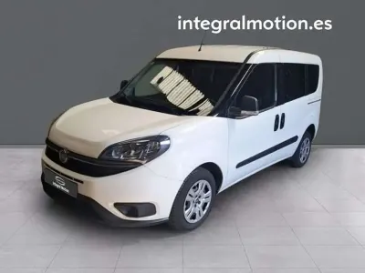 Usado Fiat Doblò 90 CV (66 kW) 2022 Blanco Monovolumen
