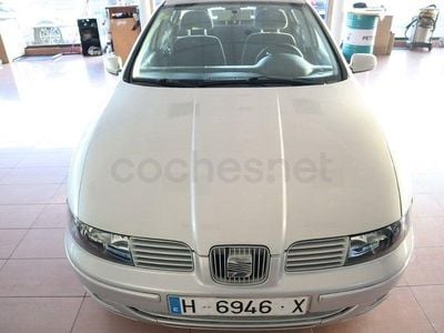 Usado Seat Toledo 125 CV (91 kW) 2000 Gris / plata Berlina