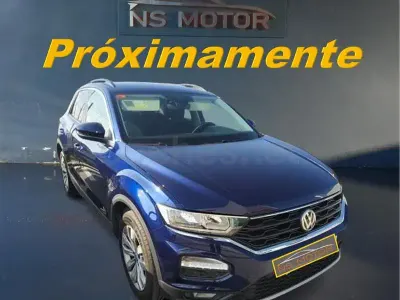 Begagnad VW T-Roc Advance 150 HK (110 kW) 2021 Blå SUV