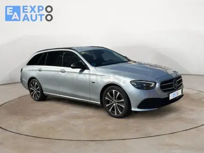 Usado Mercedes E300 320 CV (235 kW) 2020 Gris / plata Familiar