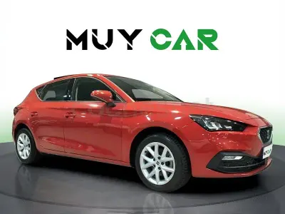 Usado Seat Leon Reference 90 CV (66 kW) 2021 Rojo Berlina