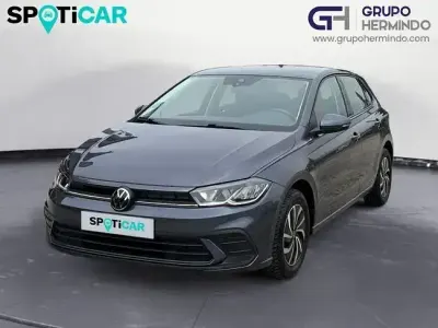 Usado VW Polo Life 95 CV (69 kW) 2023 Gris Utilitario