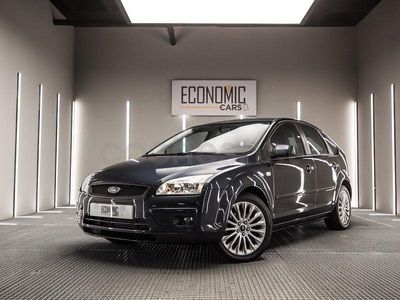 Usado Ford Focus Sport 109 CV (80 kW) 2006 Gris / plata Berlina