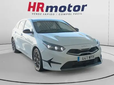 Usado Kia Ceed Edition 7 100 CV (73 kW) 2025 Blanco Utilitario
