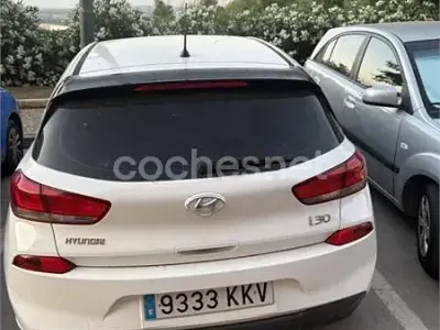 Usado Hyundai i30 GO! 120 CV (88 kW) 2018 Blanco Berlina