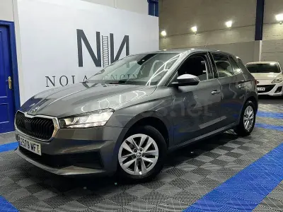 Usado Skoda Fabia Ambition 80 CV (58 kW) 2023 Gris / plata Utilitario