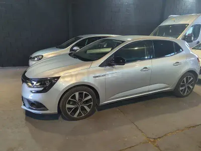 Usado Renault Mégane LIMITED 100 CV (73 kW) 2018 Beige Berlina