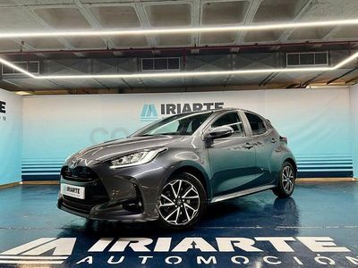 Usado Toyota Yaris Hybrid Plus 116 CV (85 kW) 2023 Gris / plata Berlina