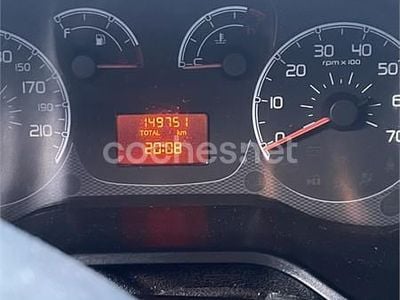 Usado Fiat Doblò Emotion 105 CV (77 kW) 2013 Granate Monovolumen