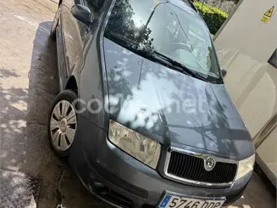 Usado Skoda Fabia Comfort 75 CV (55 kW) 2004 Gris / plata Familiar