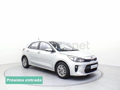 Usado Kia Rio 84 CV (61 kW) 2018 Gris / plata Berlina