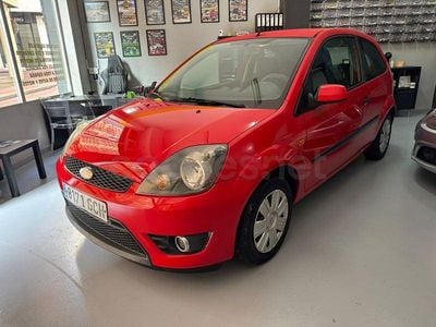 Rojo Usado 2008 Ford Fiesta Ambiente Utilitario | 2600 € (Precio justo)