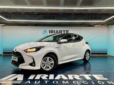 Usado Toyota Yaris Hybrid Active 116 CV (85 kW) 2021 Blanco Berlina