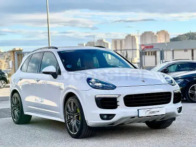 Käytetty Porsche Cayenne S E-Hybrid 416 HP (305 kW) 2016 Valkoinen Katumaasturi