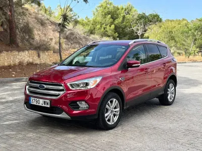 Usado Ford Kuga Titanium 120 CV (88 kW) 2017 Granate SUV