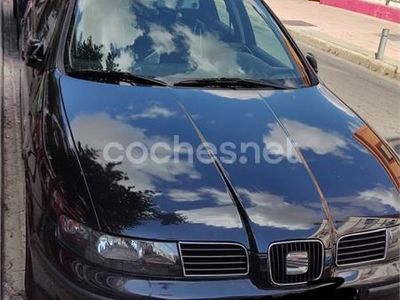 Usado Seat Leon Sport 110 CV (80 kW) 2002 Negro Berlina