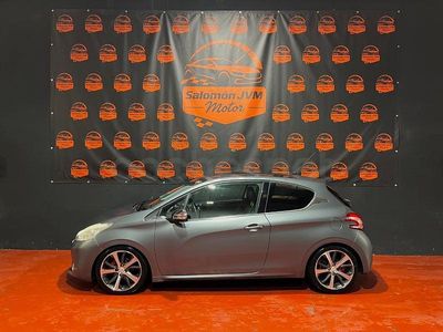 Usado Peugeot 208 Allure 115 CV (84 kW) 2012 Gris / plata Utilitario