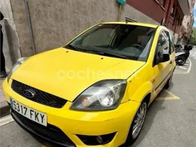 Usado Ford Fiesta Sport 100 CV (73 kW) 2007 Amarillo Utilitario