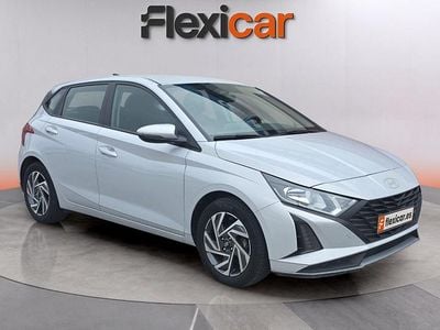 Gris Usado 2024 Hyundai i20 Berlina | 13.390 € (Buen precio)