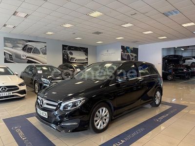Usado Mercedes B180 109 CV (80 kW) 2017 Negro Monovolumen