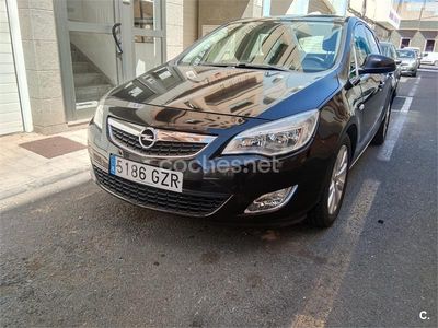 Usado Opel Astra Cosmo ST 125 CV (91 kW) 2010 Negro Familiar